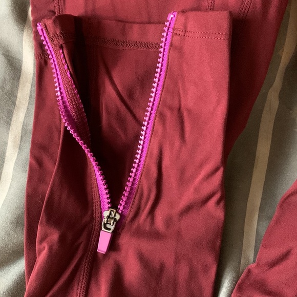 Motion 365 Zip Pocket Maroon Leggings - Picture 3 of 6